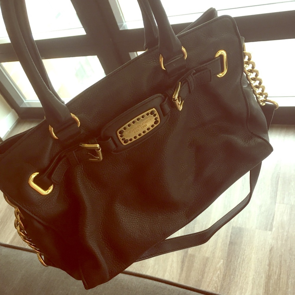 Michaels Kors Black genuine leather purse